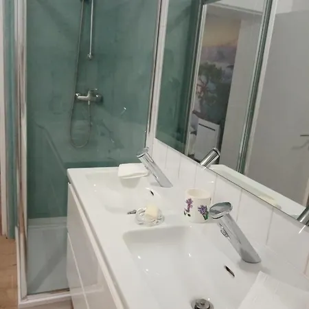 Maison De Bourg Dans Un Quartier Medieval, Avec Cafe Et The Offert Apartment *