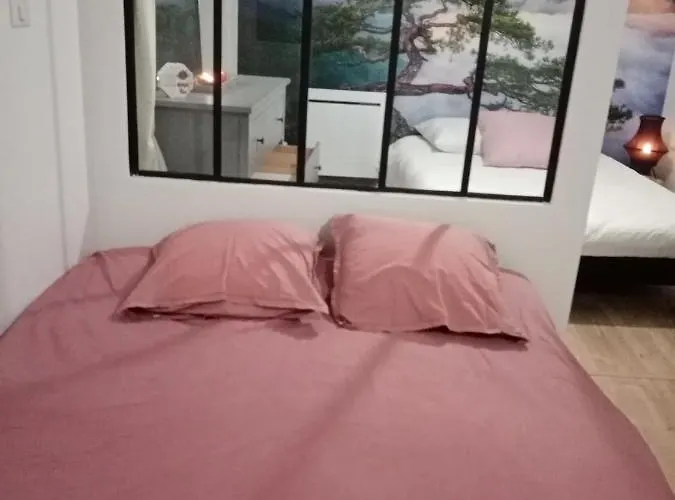 Maison De Bourg Dans Un Quartier Médiéval, Avec Café Et Thé Offert *