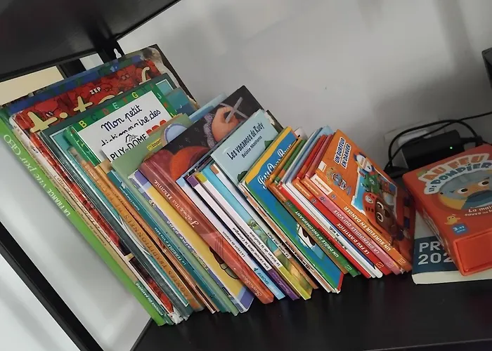 Maison De Bourg Dans Un Quartier Médiéval, Avec Café Et Thé Offert